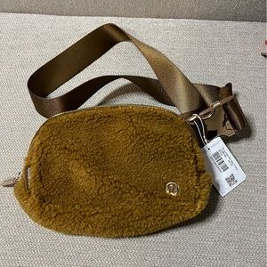NWT lululemon belt bag burnt caramel sherpa
